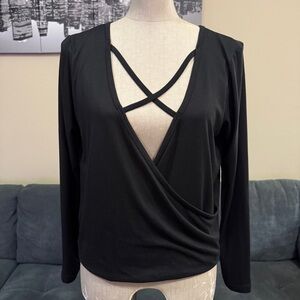 🏷️ 3 for $10 - Deep V Black Wrap Top